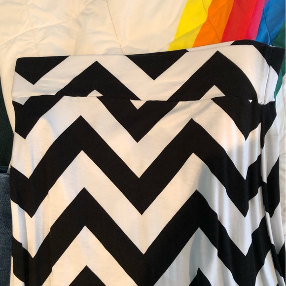 A.N.A. Women’s Black And White Chevron Maxi-Skirt, Size Medium - Picture 8 of 8